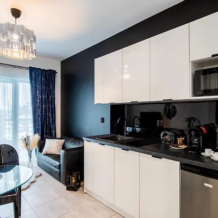 Nowoczesny Glamour Z Prysznicem Posrodku