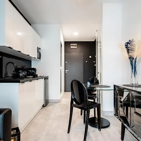 Nowoczesny Glamour Z Prysznicem Posrodku * Łódź