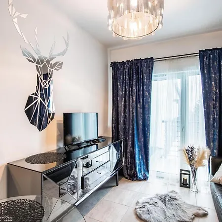 Nowoczesny Glamour Z Prysznicem Posrodku *