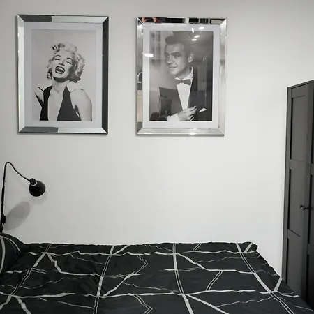 Nowoczesny Glamour Z Prysznicem Posrodku Łódź