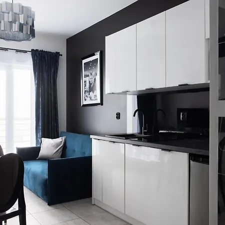 Nowoczesny Glamour Z Prysznicem Posrodku *