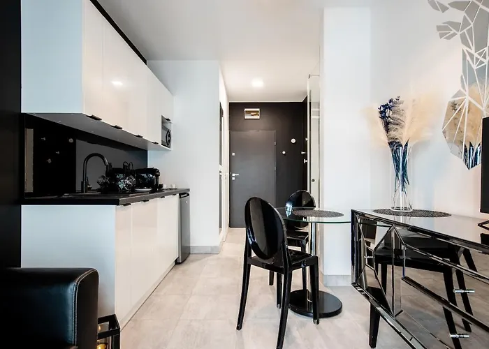 Nowoczesny Glamour Z Prysznicem Posrodku * Łódź