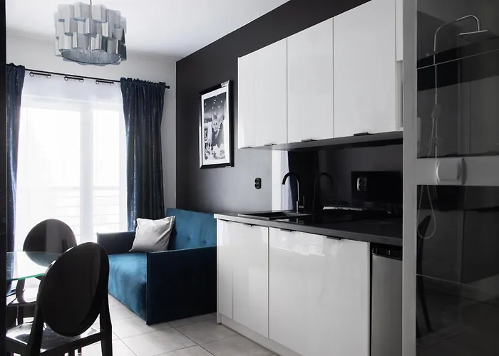 Nowoczesny Glamour Z Prysznicem Posrodku *